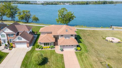 The Niagara Shores