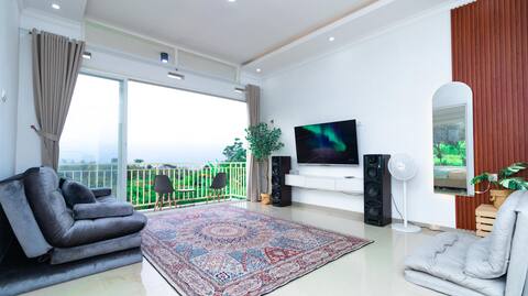 Villa Snyaman with Private Pool and Rooftop