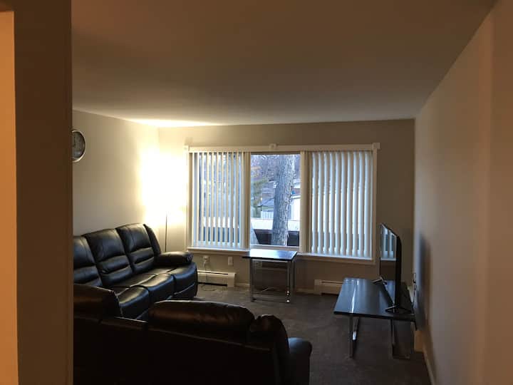 Private-lightful Condo - Roseville, MI