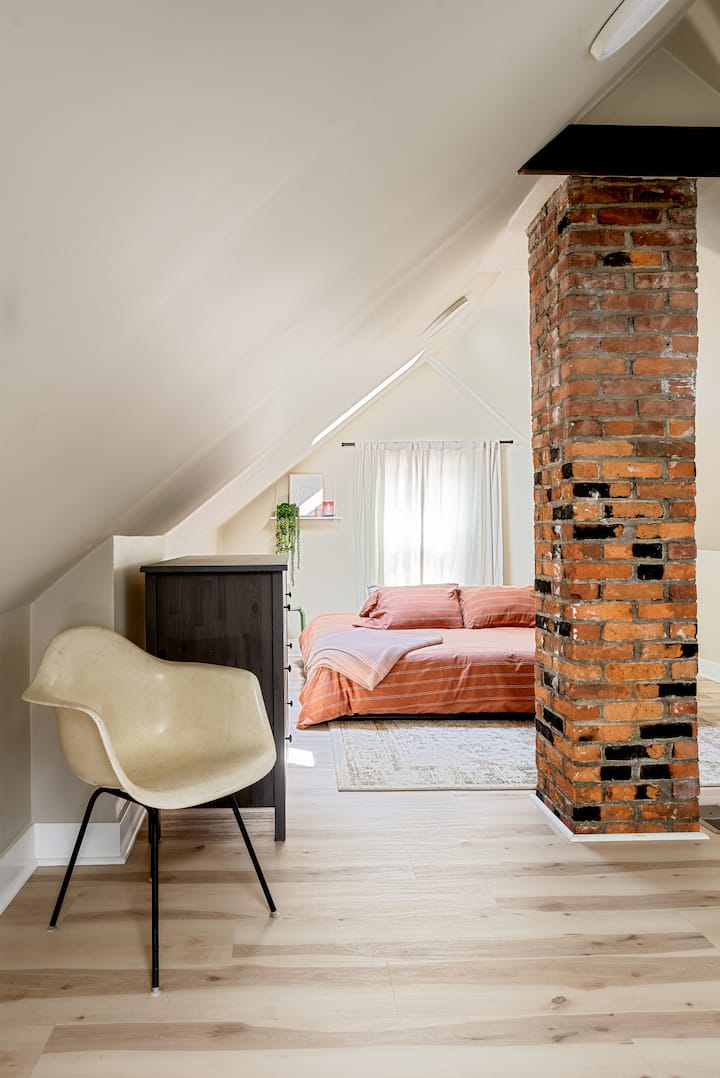 Angalia chumba cha kulala cha ghorofa ya pili.