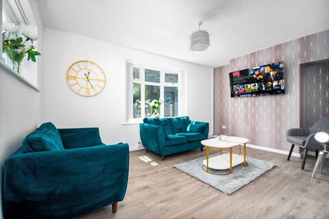 Popular Airbnb listing: Witton Lodge 3 Bedroom House - Long Stay Discount in Erdington