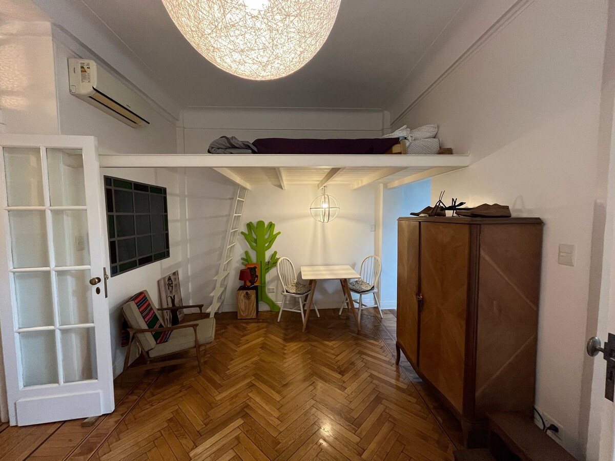 Studio con entrepiso y doble cama
