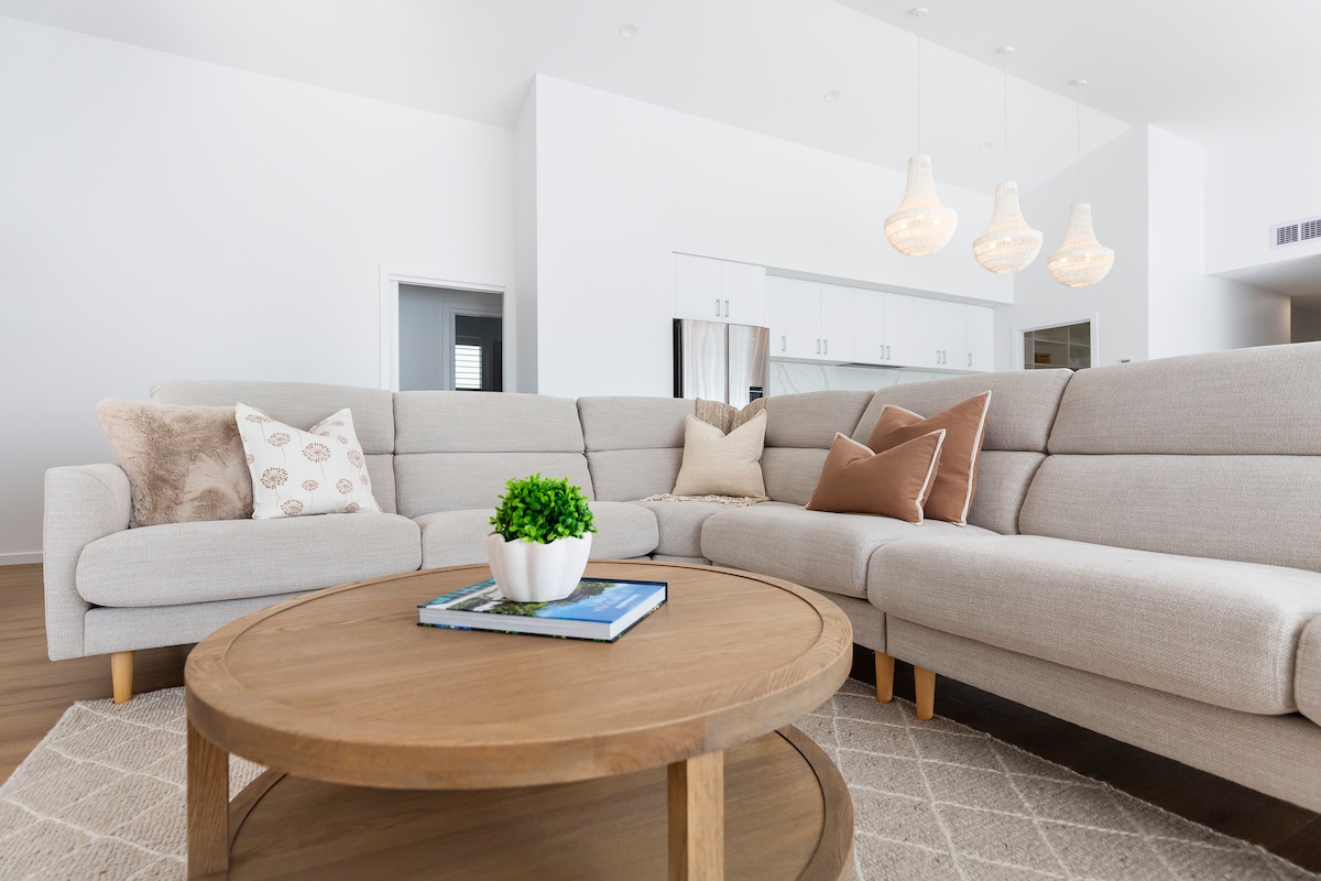 Popular Airbnb listing: Modern Comfort & Prime Location in Lakes Entrance