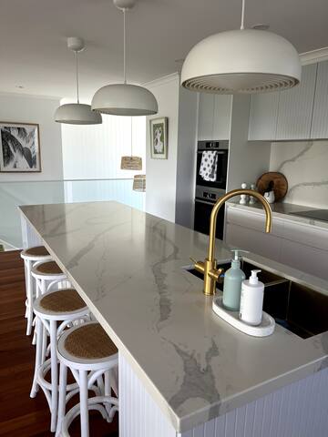 Coastal Retreat/Resort 4 Bed 3.5 Bath gallery image 3