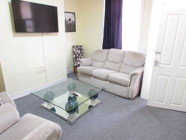 6 guests house for professionals gallery image 2