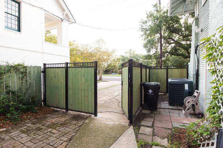 Room for everyone in Uptown! gallery image 3