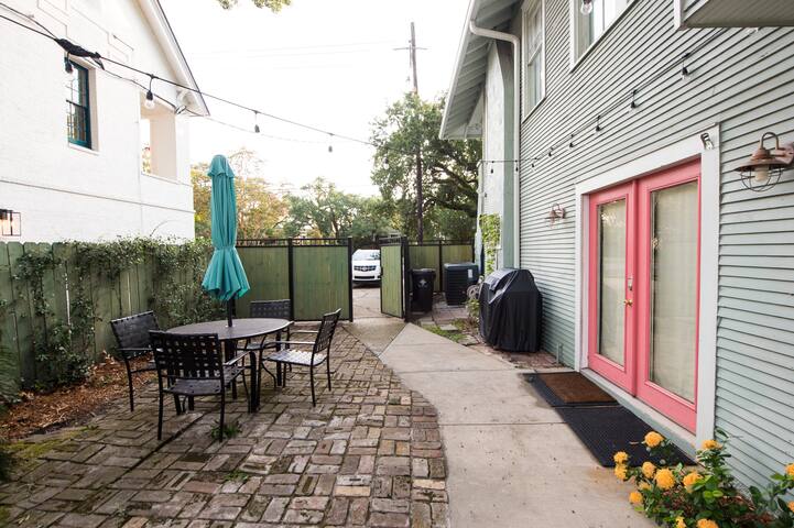 Room for everyone in Uptown! gallery image 5