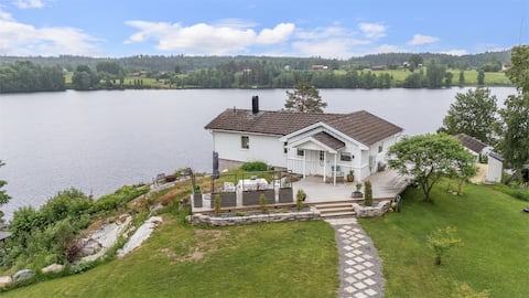 Magical lake view + own swimming area