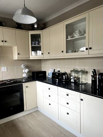 Family Home in Tokai. gallery image 2