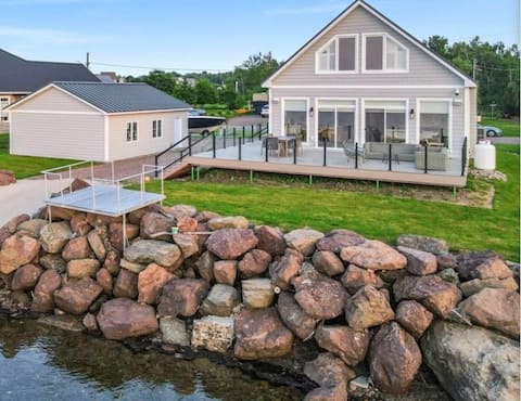 Shediac Oceanfront Cottage