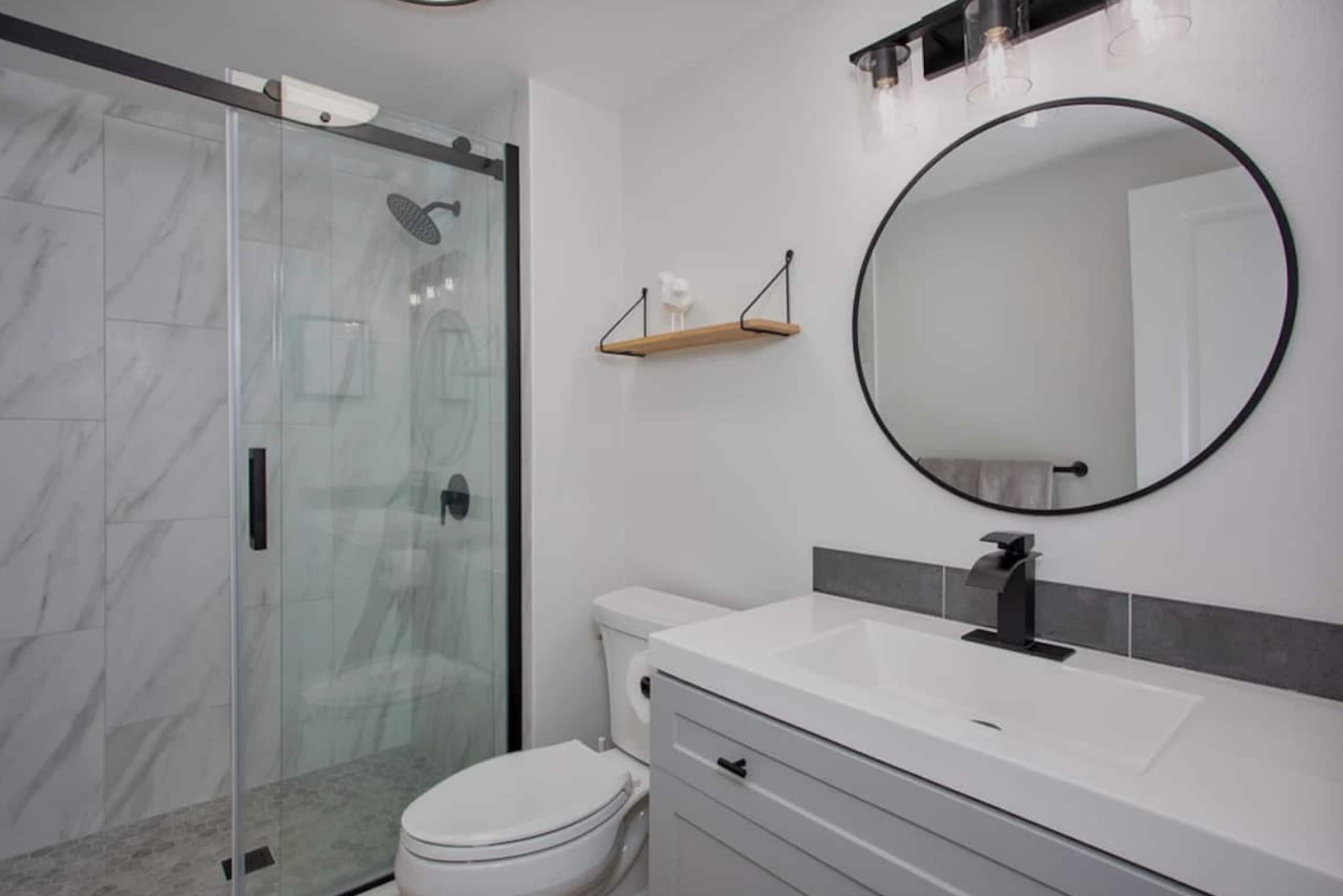 Stylish Oceanfront Remodel 2/2 - Image 17