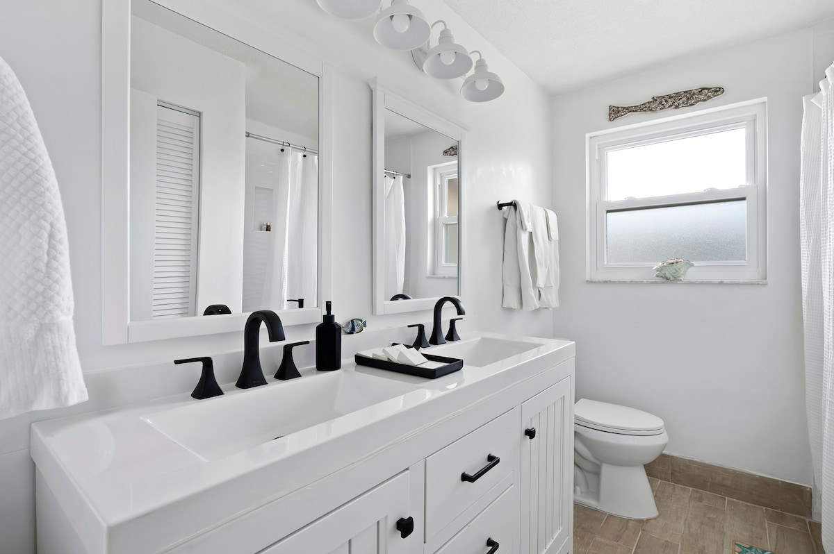 150 Steps to the Beach, Sleeps 5