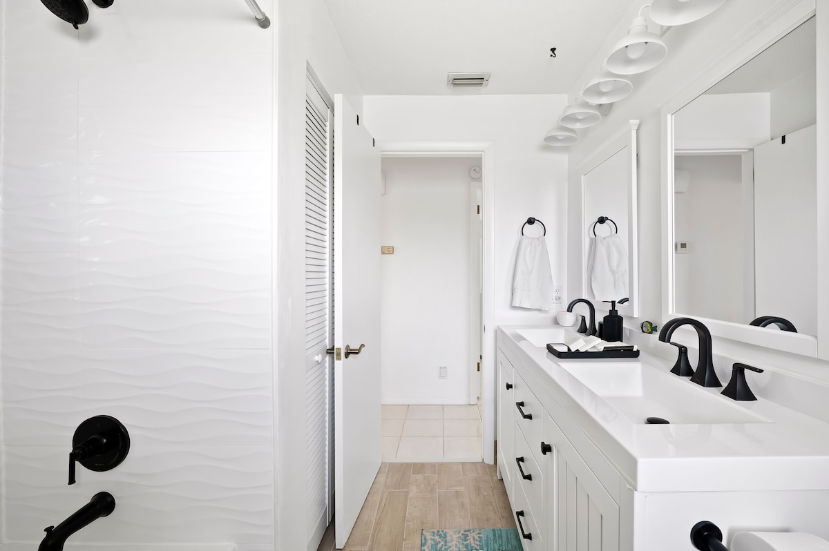 150 Steps to the Beach, Sleeps 5