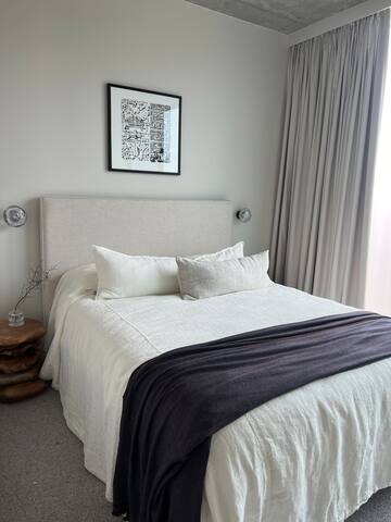 The George 363 – Penthouse Views gallery image 3