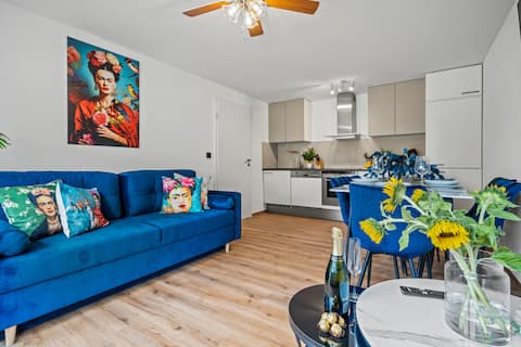Popular Airbnb listing: Frida Kahlo am Bodensee in Kressbronn Am Bodensee