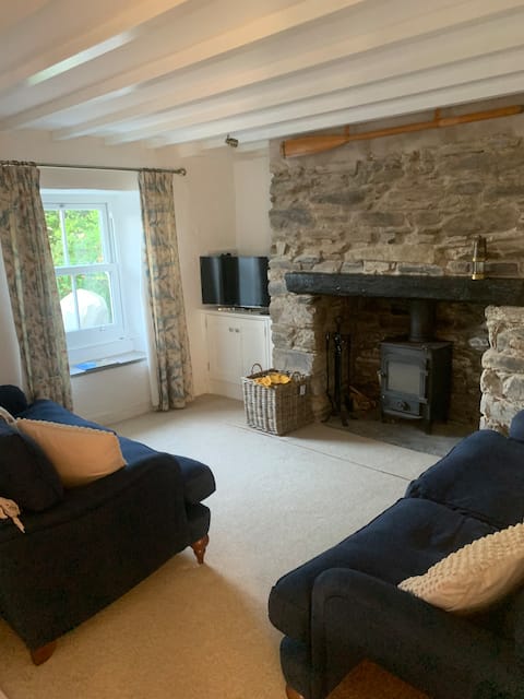 Top performing Airbnb: Poppy Cottage in St. Agnes