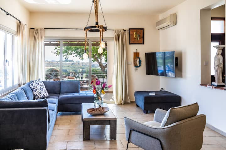 Sala de estar. TV inteligente, vista, WIFI de alta velocidad.