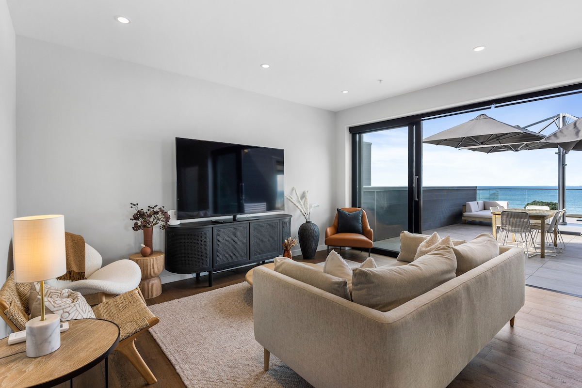 Successful Airbnb property: Penthouse, Views, Luxury + 2 carparks in Auckland