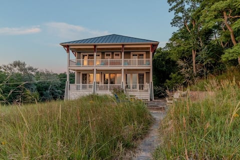 Hadrian's Bluff Family Retreat on Lake Michigan
