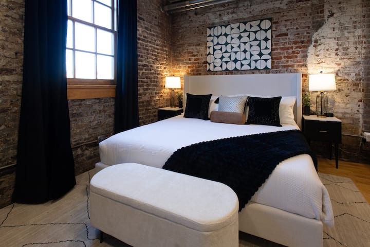 Exquisite White Lily in Old City - Lofts for Rent in Knoxville, Tennessee,  United States - Airbnb