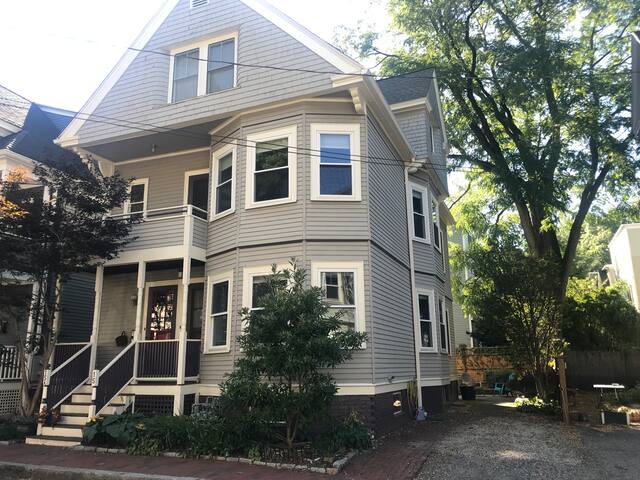 Walkable Cambridge Retreat gallery image 2