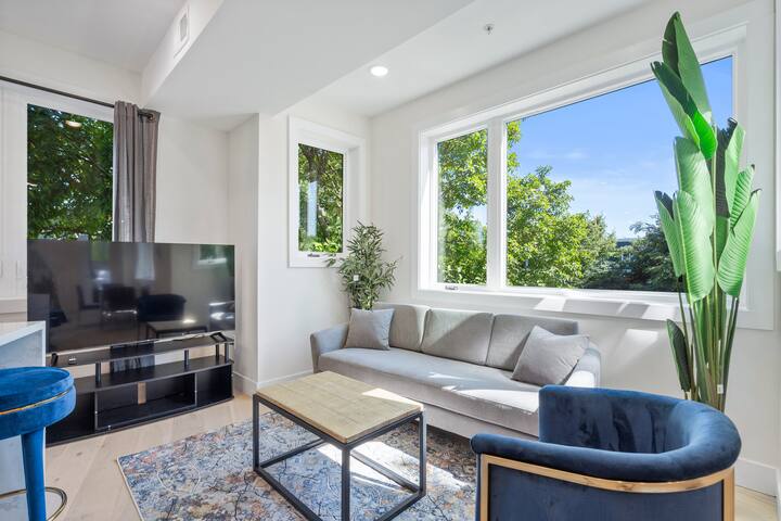 Townhouse at Capitol Hill 1 with Rooftop gallery image 3