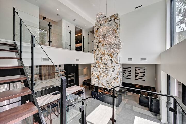 Deluxe Suite gallery image 2