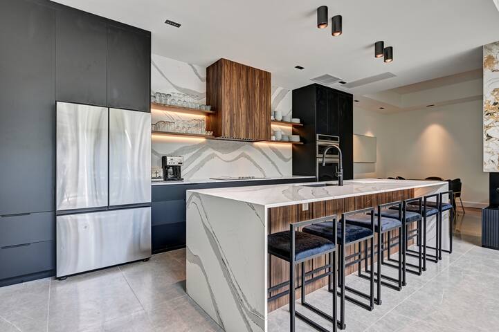 Deluxe Suite gallery image 3