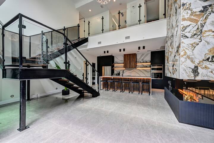 Deluxe Suite gallery image 5