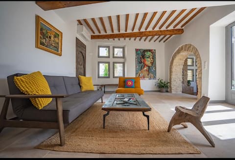 Exceptional home in the heart of Goult