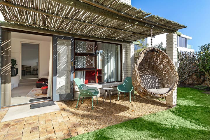 2 Bedroom, Garden Cottage, CampsBay, Cape Town
