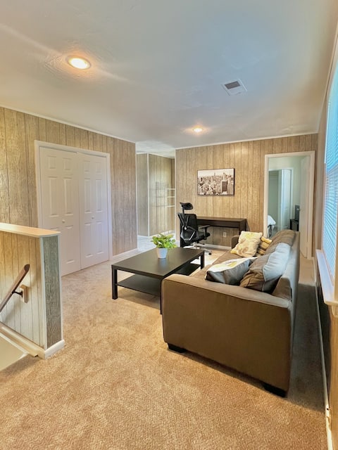 Charming & Comfy Gem: Unique Koi Pond ~ Deck ~ BBQ