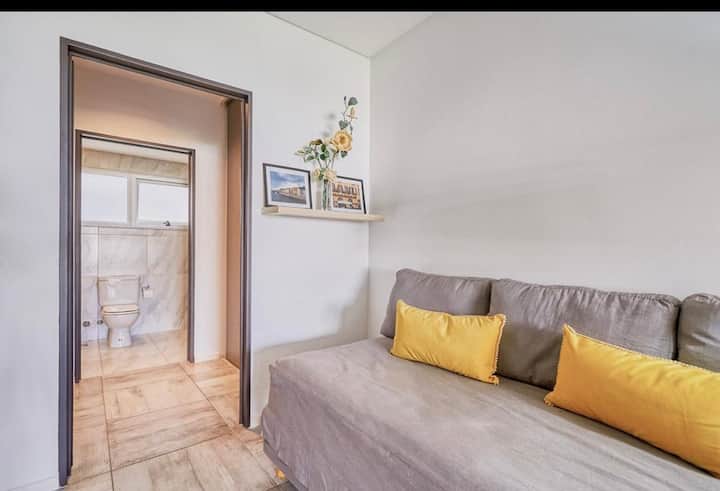 Kitnet mobiliada em Palermo com piscina