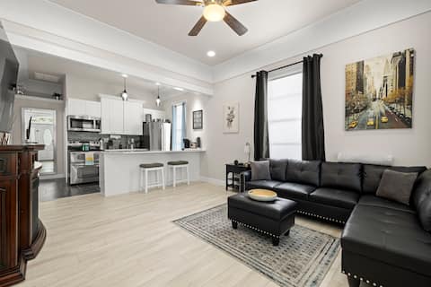 Popular Airbnb listing: Union Station, Close To Everything In Tampa in Macfarlane Park