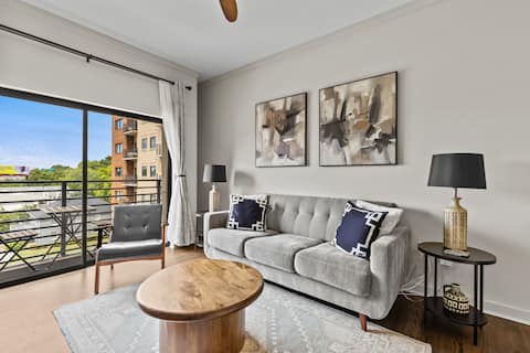 Top performing Airbnb: Queen City Nest: Sunset Escape w/Pool+Rooftop view in Fourth Ward