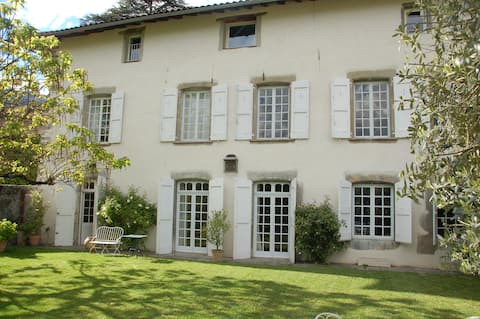 bed & breakfasts 
family – friends 
three bedrooms