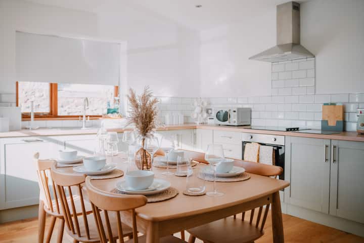 Southwick Cottage - Stay in Hay