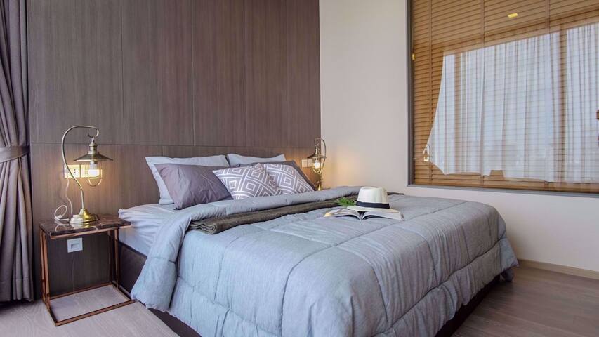 Super Luxury Asoke 49th Floor Stunning Views BKK gallery image 5