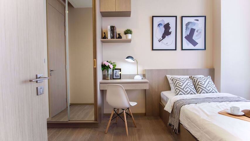 Super Luxury Asoke 49th Floor Stunning Views BKK gallery image 3