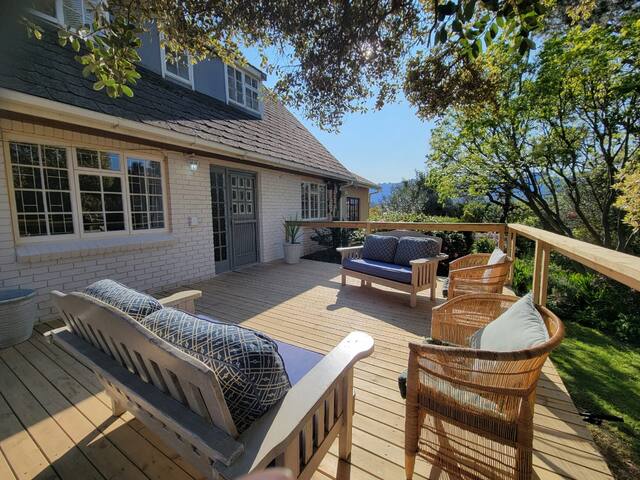 4 Bedroom house with mountain and sea views gallery image 2