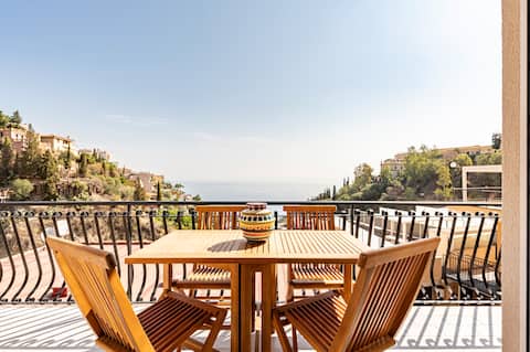 GuestHost - Lovely Apartment w/ Romantic Sea view