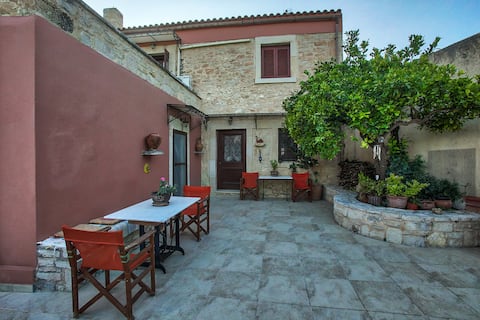 Gorgeous & cosy old Cretan home