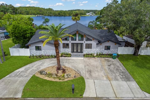 Spacious Lake Tarpon Getaway
