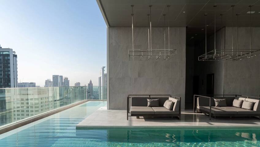 Central Asoke Luxury High Floor Condo Sleeps 4