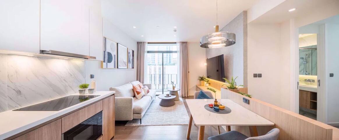 Central Asoke Luxury High Floor Condo Sleeps 4 gallery image 3