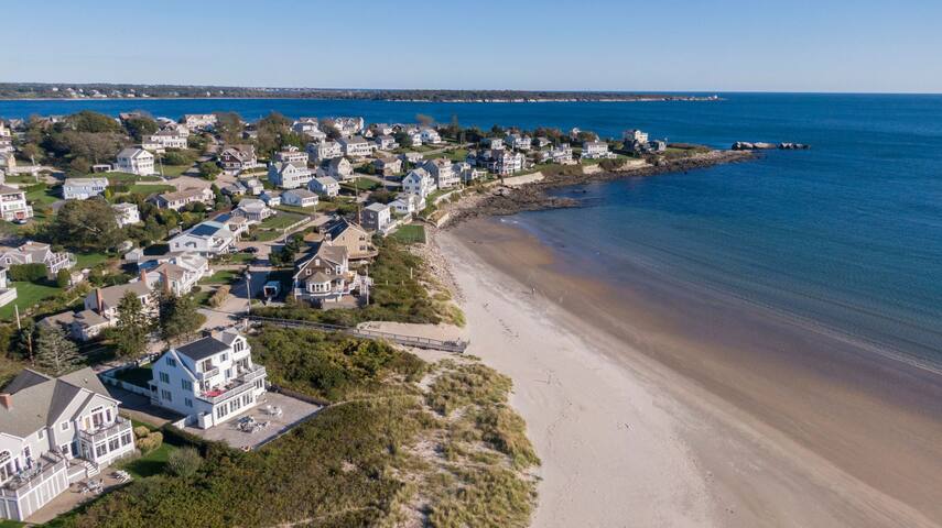 Seascape: Waterfront Beach Home gallery image 2