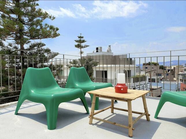 Entire 3-floor Building in the Heart of Psyrri gallery image 2