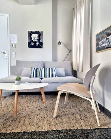 Entire 3-floor Building in the Heart of Psyrri gallery image 4