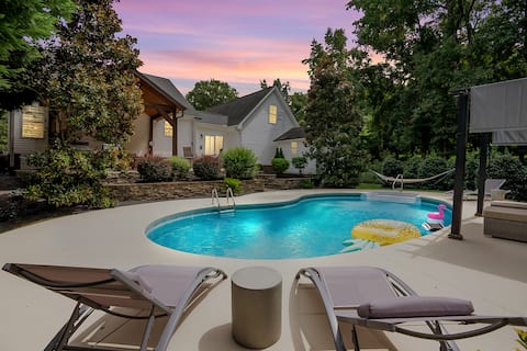 Luxury Retreat & Heated Pool Downtown Simpsonville