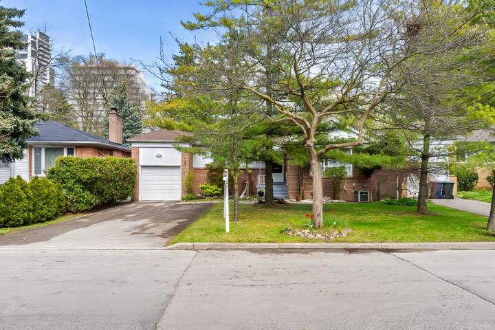 Yonge 5B2B 5mins to North York Central Station W P gallery image 2